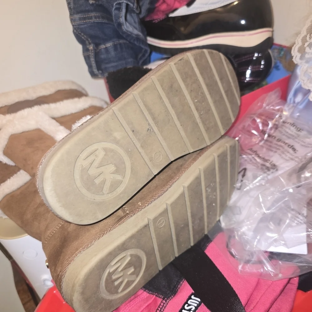 Michael Kors LiL Alina Size 1 Winter Girls Boots  Camel Brown